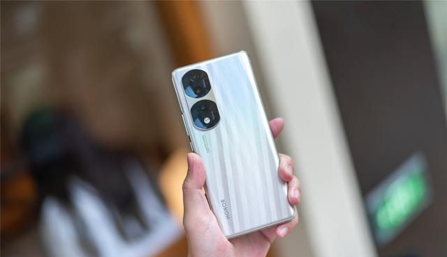 荣耀play|荣耀开始“内卷”，10GB+256GB大存储仅售1499元