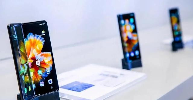 华为荣耀|买荣耀还是选OV？听听行内人的建议，分析3家的优缺点后终于懂了