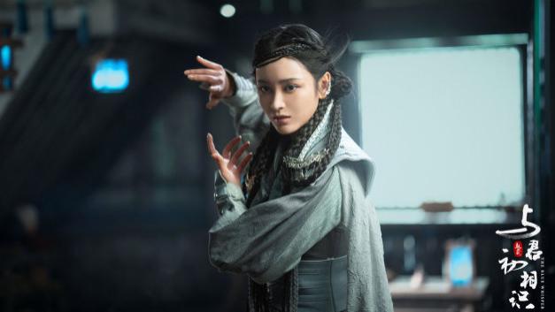 迪丽热巴|与君初相识：卿瑶这个角色是画蛇添足？其实她是败笔，也是神助攻