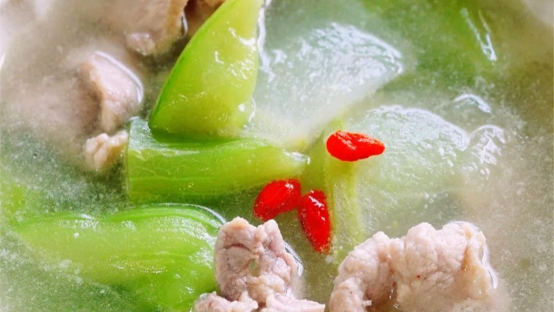 丝瓜|鲜美又营养健康的家常美食推荐：丝瓜肉片汤，葱油鸡，酒煮蛤蜊