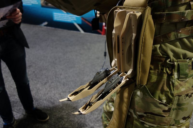 创投圈|售价近20万美元,拇指大的无人机居然还带夜视功能