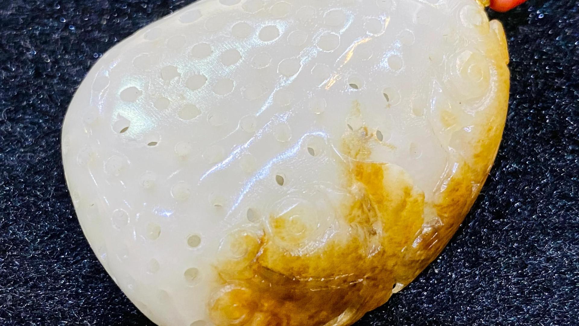 雕刻|机缘、魄力与匠心！和田籽料香囊“富贵有余”！