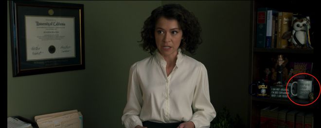 珍妮弗|《女浩克》第1集彩蛋解析，打破第四面墙，月光骑士与钢铁侠客串