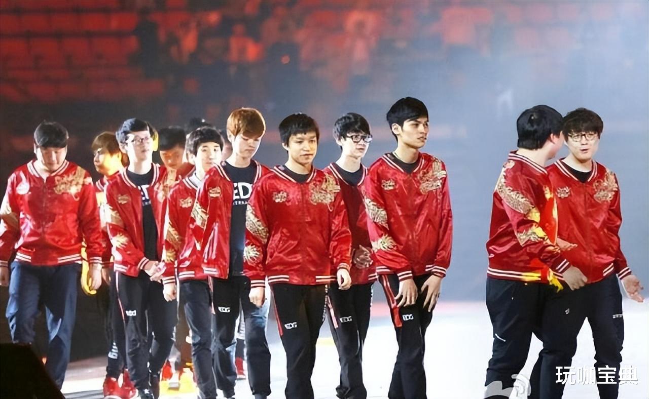 五花肉|LPL史上最丑的五套隊(duì)服，五花肉身上披，卡通龍?zhí)裘龋?
onload=