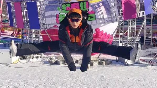 吴奇隆|宝刀不老！吴奇隆雪场跳“一字马”撞冰墩墩，臃肿滑雪服帅气依旧