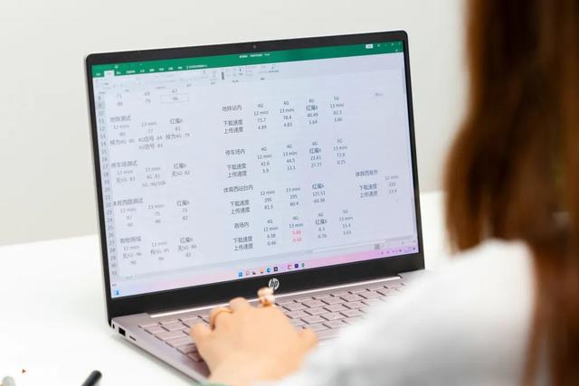 OLED|这样一台,出得了厅堂下得了厨房的本本,试问谁不爱呢