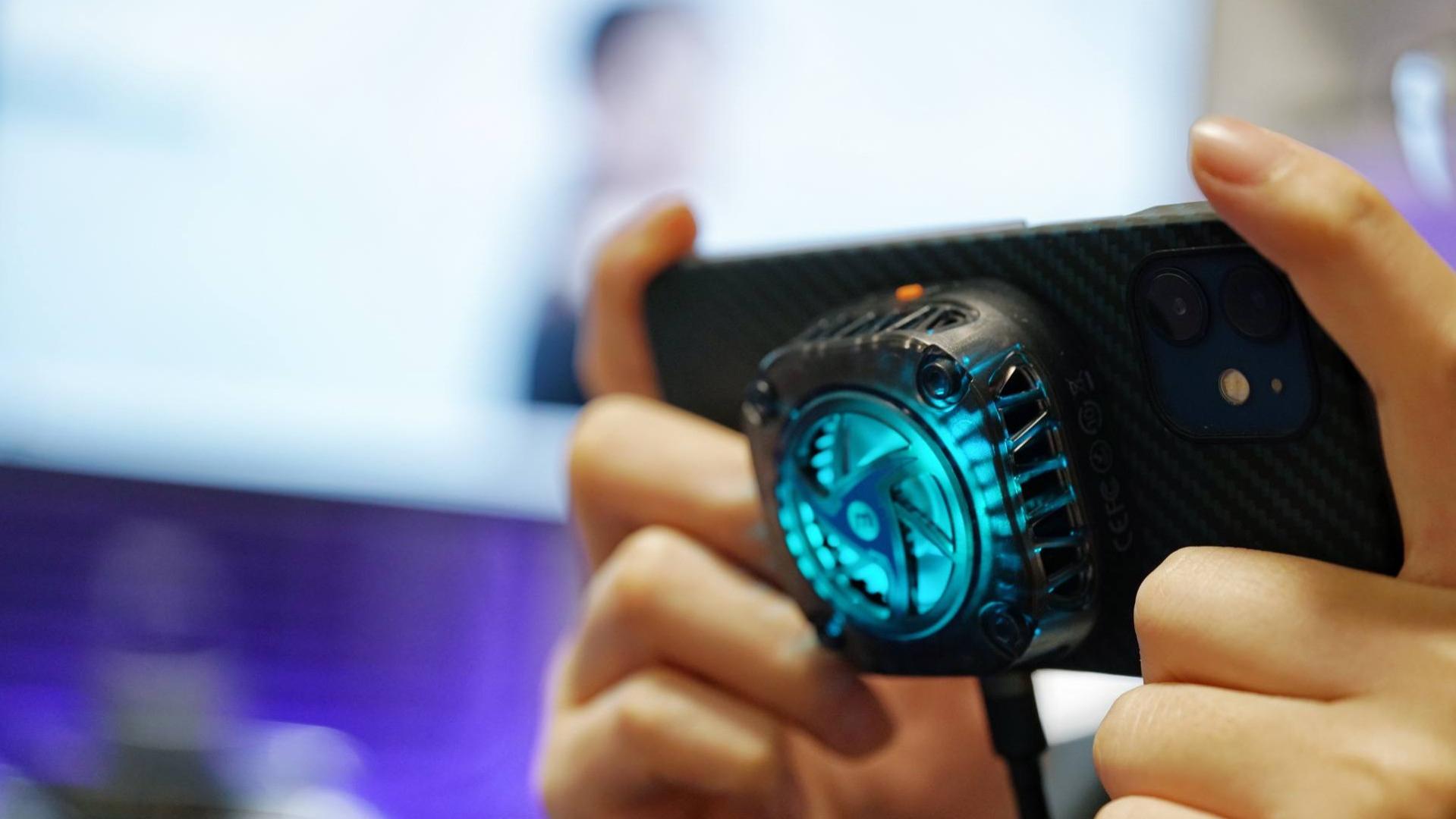 无线充电|充电、散热两不耽误，助力“王者”之路！手机散热器开箱简评