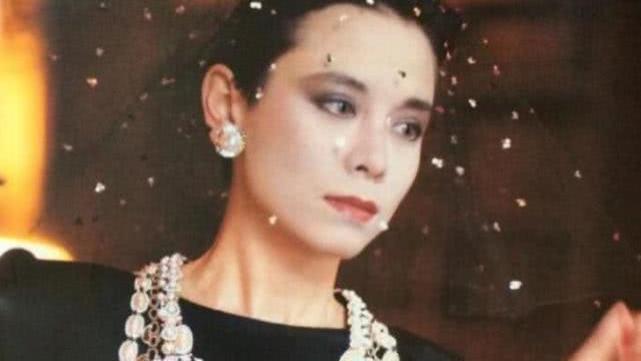 艾滋病|她是史上首位公开患“艾滋”的女星，被前男友传染，照片是美得惊天动地