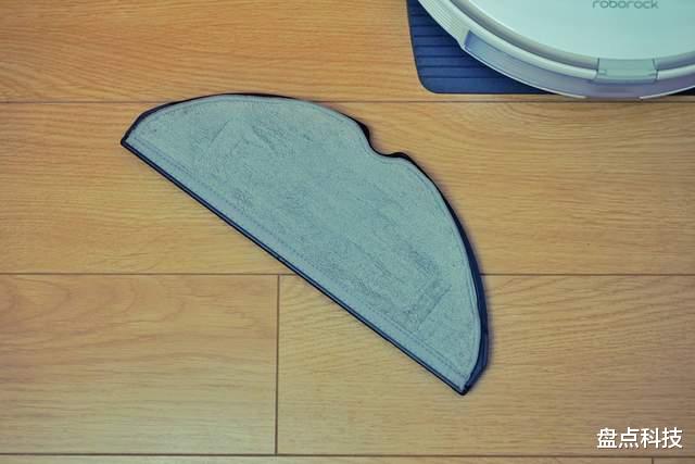 音箱|石头扫拖机器人T8 Plus上手：大吸力+集尘设计，一年只倒6次垃圾？