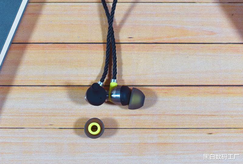 魅族|机动了,带蓝牙还有8G内存-魔浪i2运动蓝牙耳机