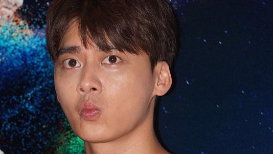 帅哥|这三位曾经被嘲三白眼，如今个个成为顶流，网友：这才是帅哥标配！