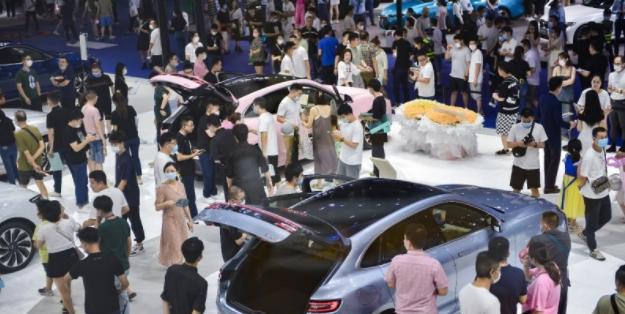 OLED|同比增长524.12%，小康股份攀上了华为，从此乌鸦变凤凰？