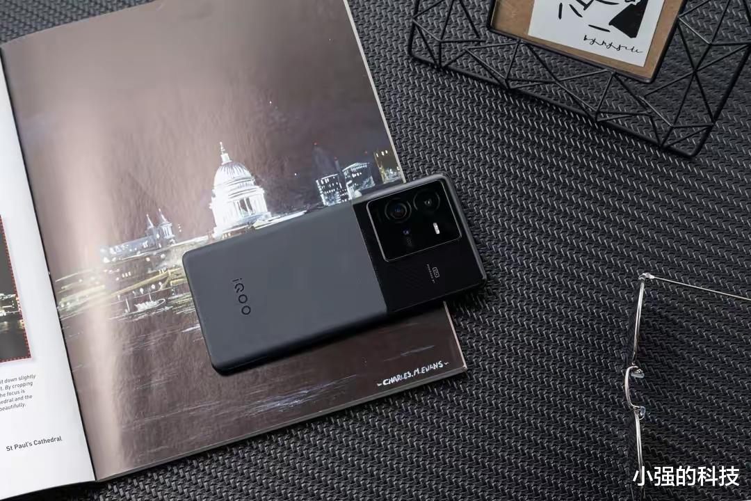 |买什么手机不后悔 这三款最值得入手 同价位中的佼佼者内行人的推荐