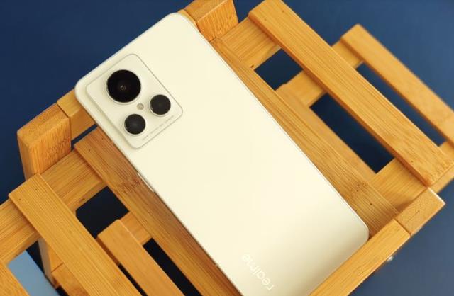 CPU|realme真我又添“爆款”,骁龙8+处理器、100W快充,仅3499起