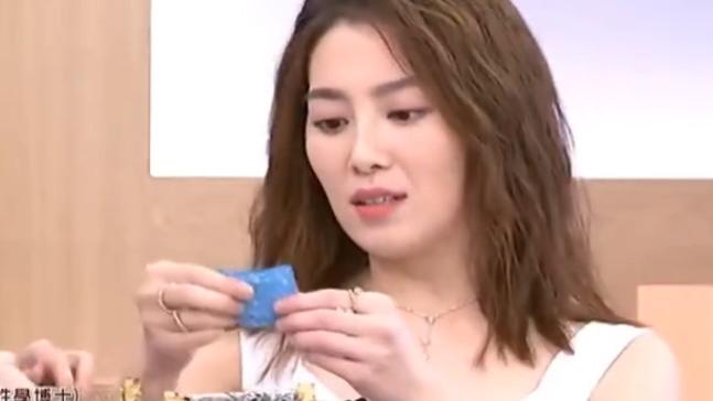 小S|综艺现场搜女嘉宾包，惊现保险套，女嘉宾否认：不会买这个牌子！