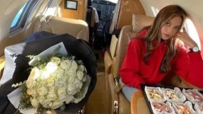 谷爱凌|谷爱凌晒自拍大秀好身材，知情人曝赴美原因，网友：错怪她了