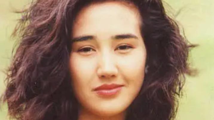 柏安妮|柏安妮18岁女儿首次拍广告，扭动腰肢秀身材，下半年来内地拍新戏