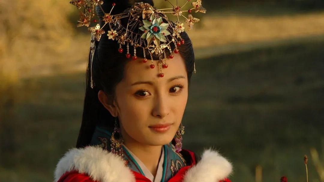 生图|内地被夸“神颜”的7位女星，实际脸部崎岖，干瘪，生图不忍直视