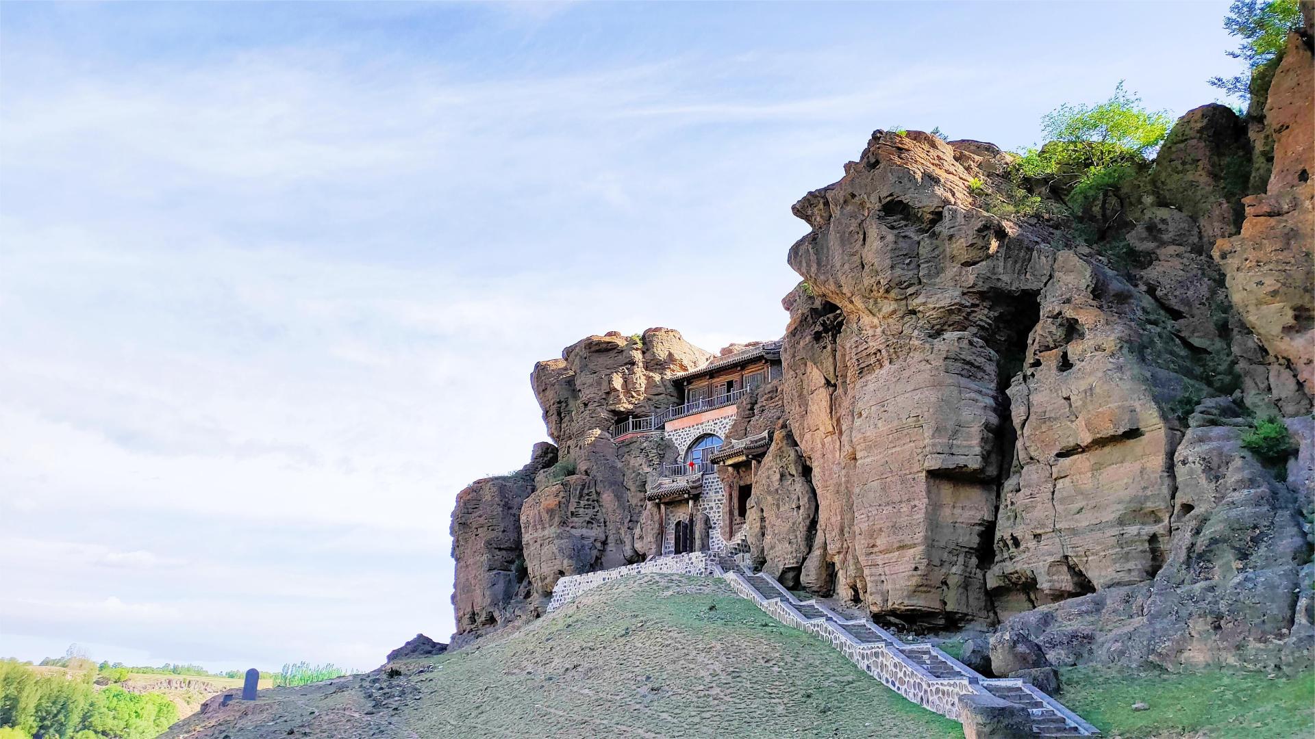 探秘山西1400年古寺，竟然建在一条石缝中，如何修建至今是个谜？