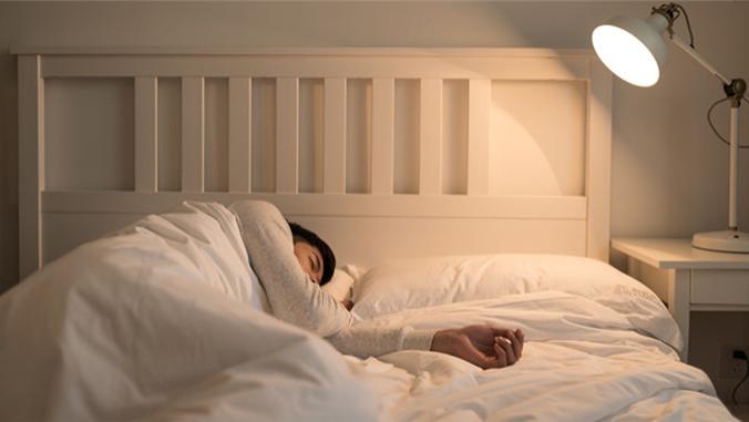 洗面奶|睡美容觉？这样睡不仅不会变美，反而又胖又老！万万没想到…