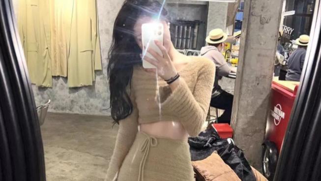 女主播|我对不起直播间各位大哥，女主播晒结婚证官宣，向粉丝大哥们道歉