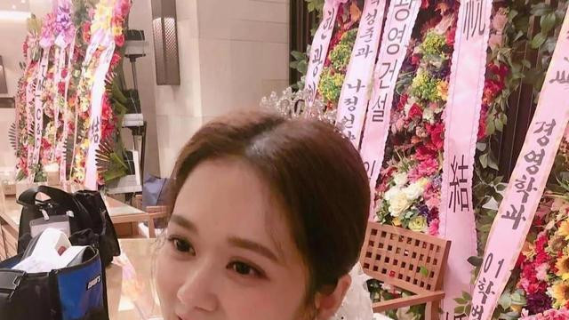 张娜拉婚礼频登热搜，颜值气质再引热议，网友：简直像换了一个人