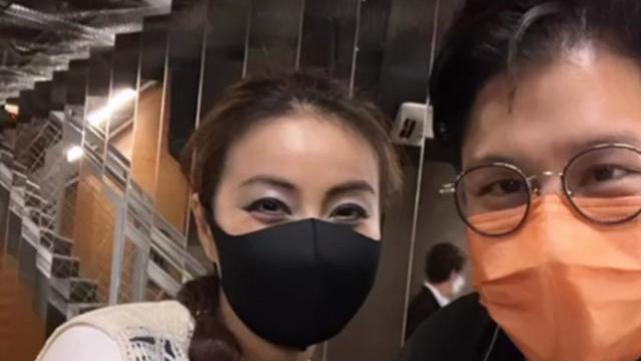 郭晶晶|哇塞！化妆后的郭晶晶太美了，霍启刚与大儿子亲自坐在台下当观众