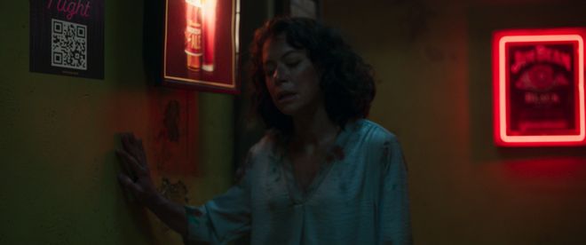 珍妮弗|《女浩克》第1集彩蛋解析，打破第四面墙，月光骑士与钢铁侠客串