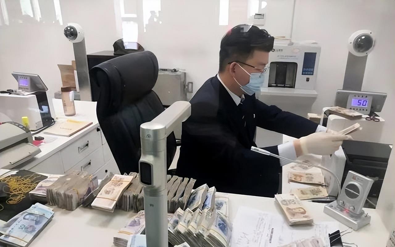 银行多支付给客户18万, 时隔近4年才发现, 法院判决不用还了