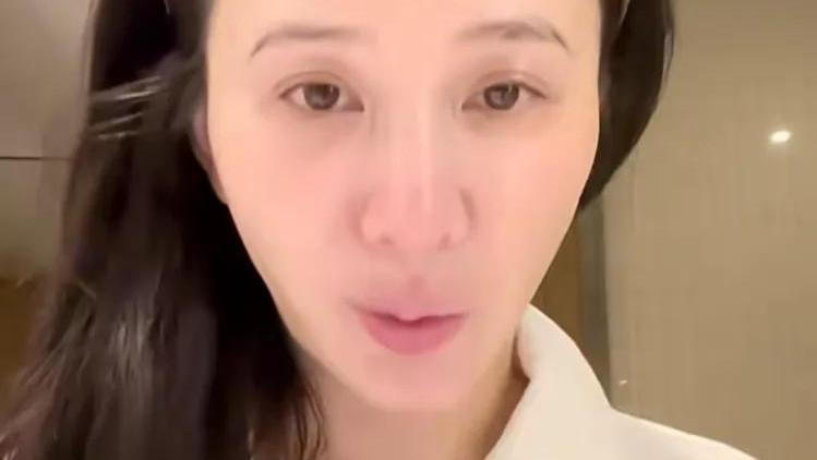 熊乃瑾|女版大张伟？39岁熊乃瑾大小眼嘴歪明显，素颜出镜略显疲惫！