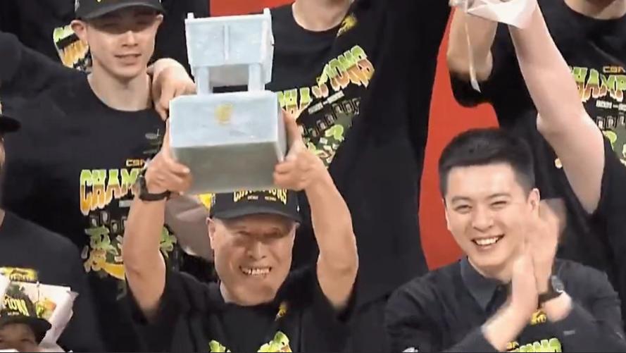 交易|CBA三消息：辽宁4-0夺冠，国手后卫投奔马布里，山东辽宁有望交易