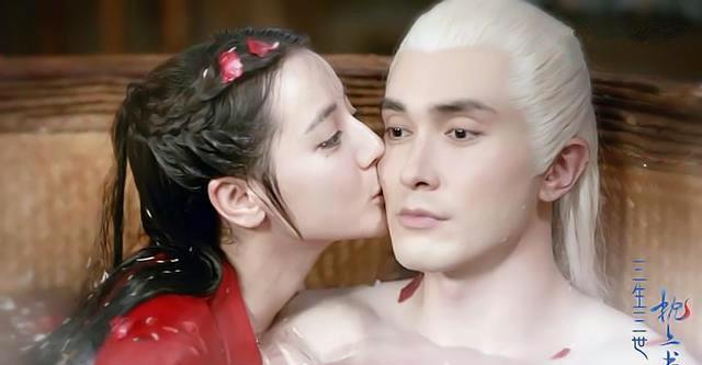 凤九|辣眼睛！网友扮演《枕上书》，凤九像80岁老奶奶，帝君是老爷爷