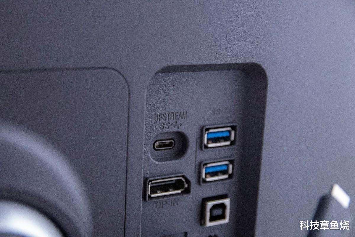 海信|桌面工作的新效率神器,LG 魔方屏体验