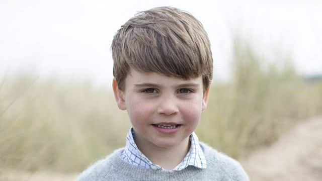 路易·亚瑟·查尔斯|路易王子4岁啦！玩沙开心笑容灿烂，小团子不经意间有了少年模样