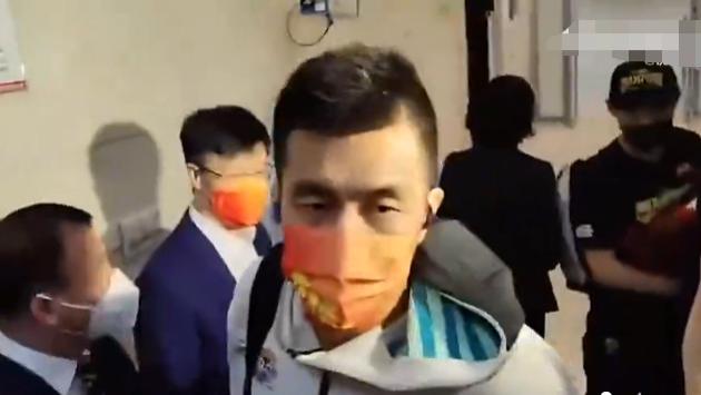 杨鸣|下午3点辽篮英雄回归！郭艾伦闷闷不乐，赵继伟开心，张镇麟未现身