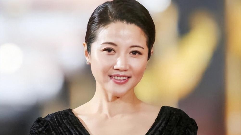 颜丙燕|影后颜丙燕：对名利“无欲无求”，为母亲治病隐退8年，至今未婚