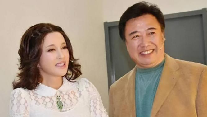 刘晓庆|陈国军：两段失败的婚姻，49岁三婚娶傅丽云，两个儿子成他骄傲