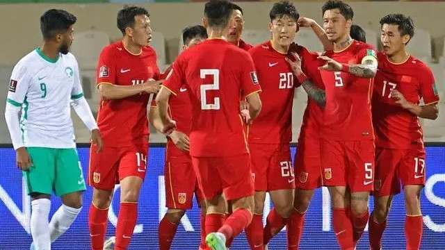 国足|CCTV5直播！国足智斗阿曼，李霞鹏喊出狂胜口号，王大雷+吴曦回归