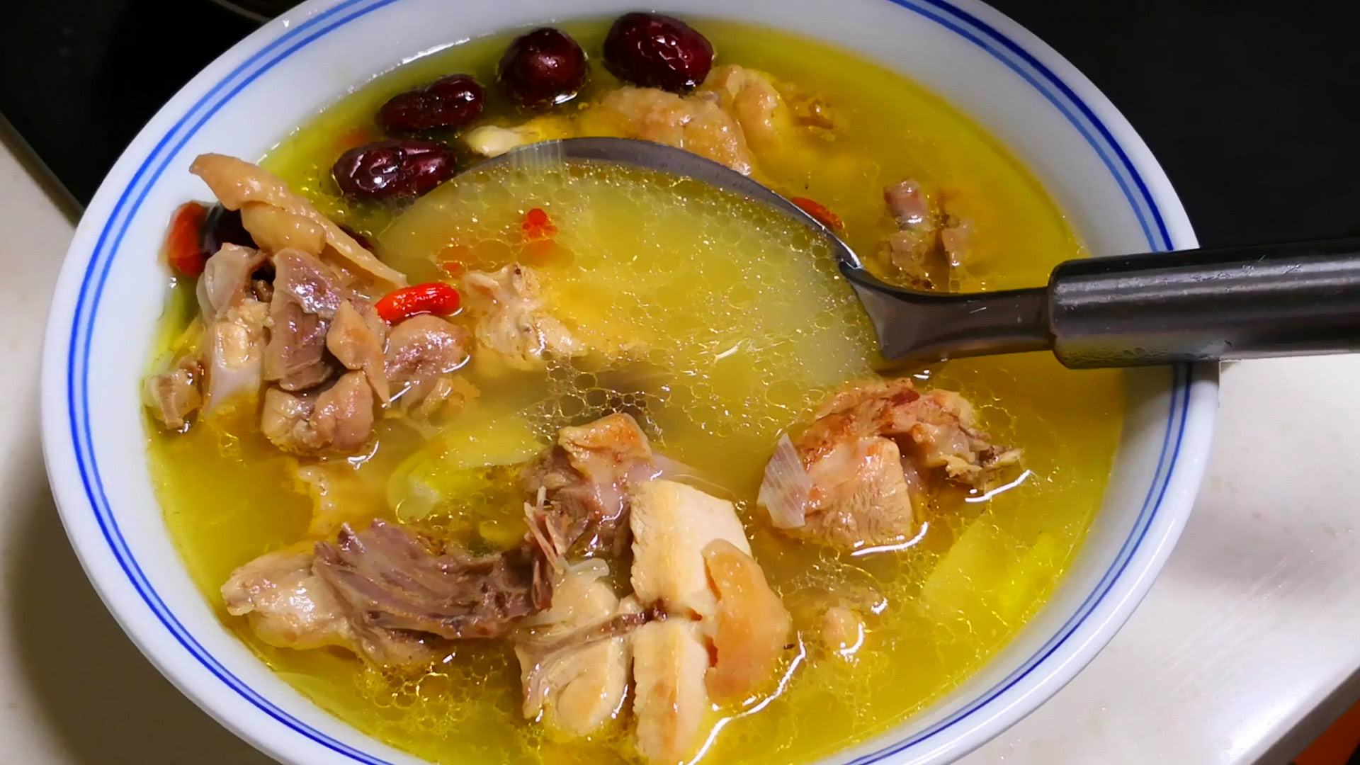 鸡汤|炖肉熬鸡汤，用料越多越难吃，只需1味料，鲜香味美，不腥还不柴