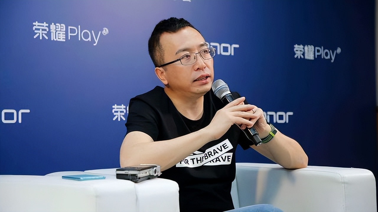 华为荣耀|4月国内手机销量公布：荣耀只排第二，苹果都挺不住下滑了？