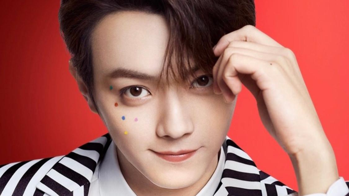 许凯|许凯新戏路透，转圈回眸超甜！待播剧男主账号都安排上了？