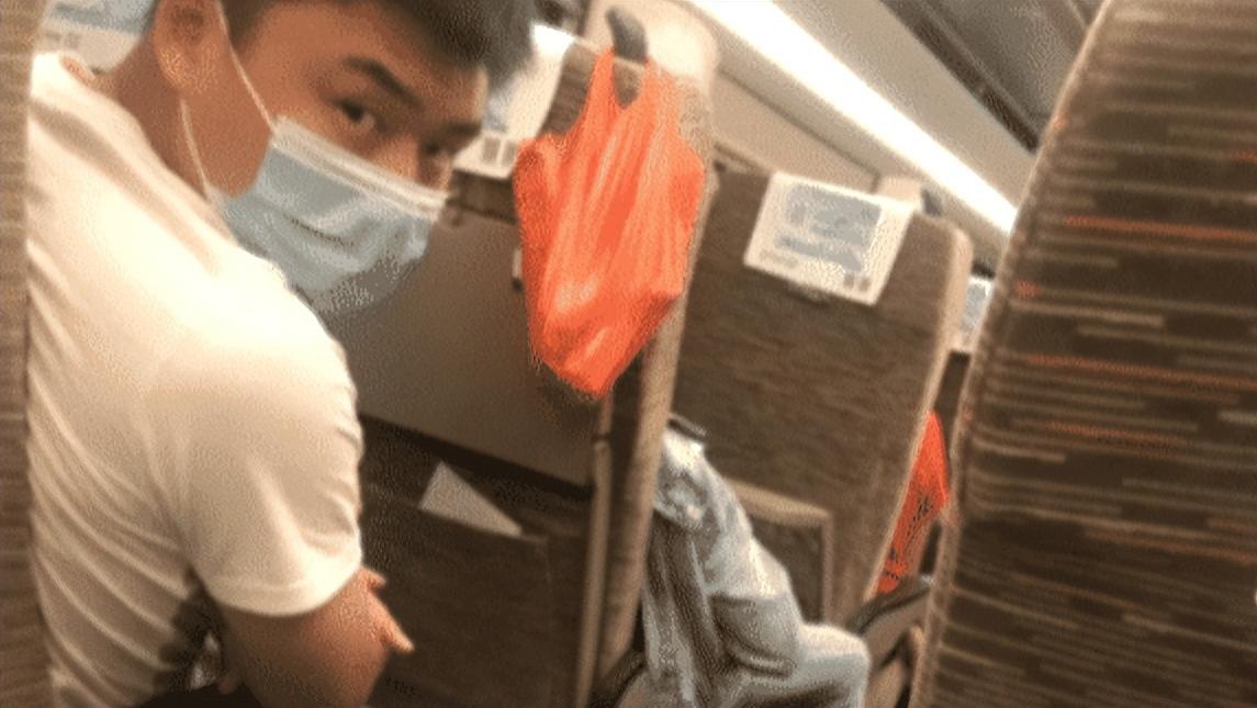 漫画|“坐动车10分钟就看我8次，这下还不被我逮住？”这谁能不看啊！