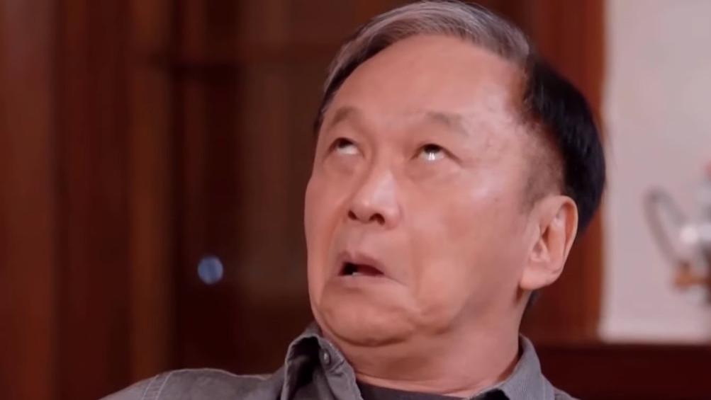 成龙|知名导演自曝曾被成龙不屑！节目重现对方表情，不仅歪嘴还翻白眼