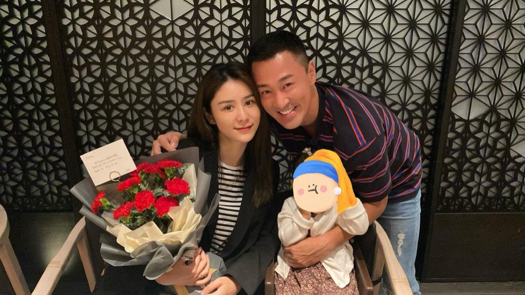 林峰|张馨月陪女儿海边玩沙，林峯未出镜疑担当摄影，网友评论太真实