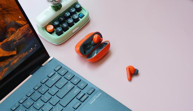 蓝牙耳机|薛之谦联名漫步者FitPodsDSP:年轻人的第一款真无线蓝牙耳机