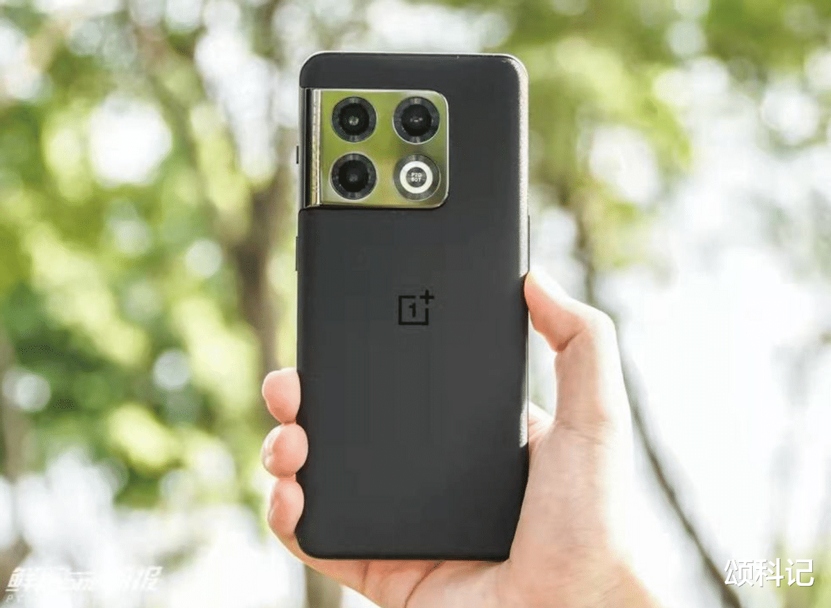 小米科技|刘作虎拿出足够诚意,三星2K屏+骁龙8 Gen1,顶配下跌700元