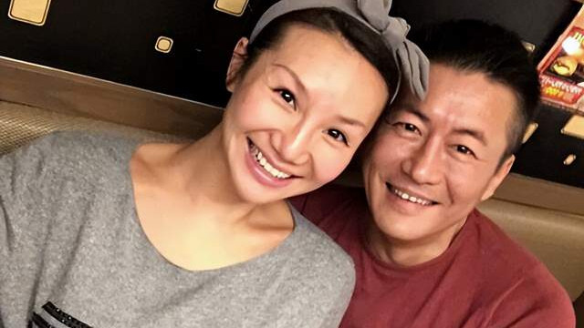 高曙光|高曙光与富婆妻子庆结婚七周年！同框画面好温馨，相差17岁无代沟