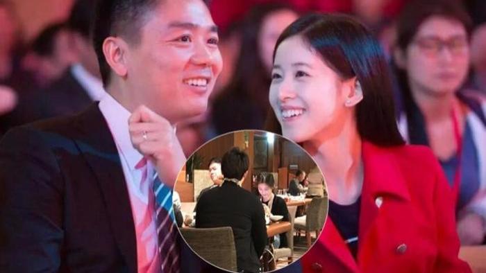 豪门明星|刘强东母亲近照曝光，身穿黑衣打扮朴素，在儿子公司食堂就餐