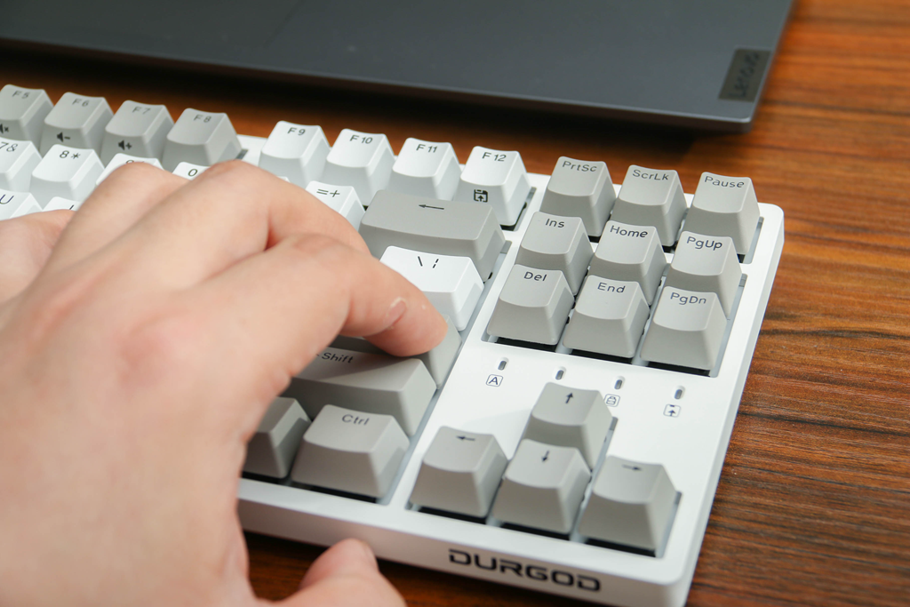 机械键盘|杜伽K320机械键盘：cherry红轴，OEM阶梯键帽，手感一绝