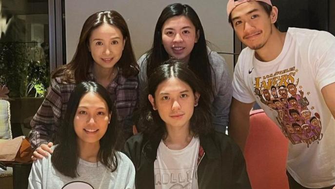 异星灾变|霍英东孙女婚后陪老公庆生，状态远不如54岁婆婆，身材发福明显